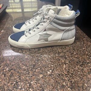 Vintage Havana White and Blue Sneakers with Sporty Design